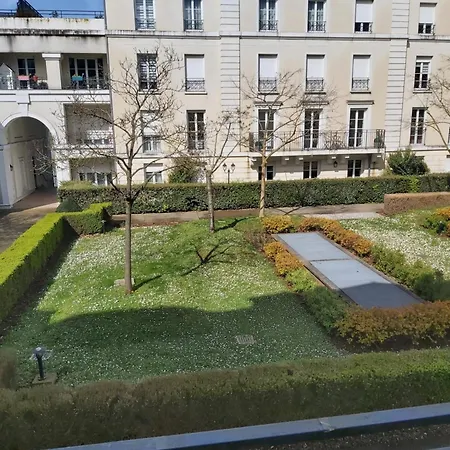 Apartment 3 Bedrooms-1km From And Vallee Village *